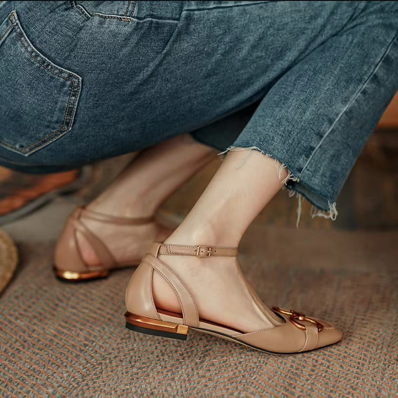 Mathilda™| Closed Buckle Sandals